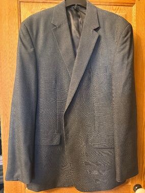 Men’s gray suit